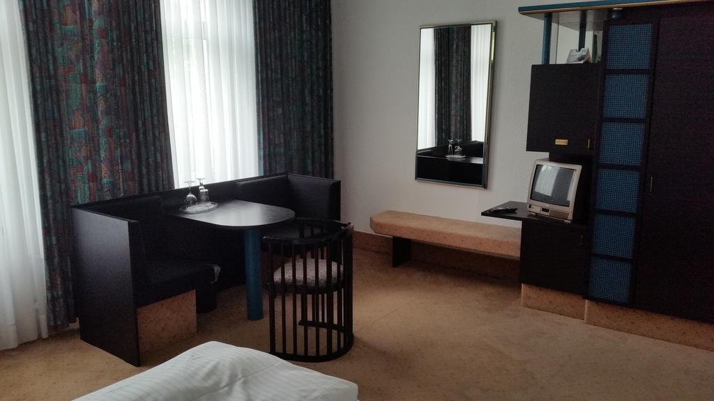 Hotel Bitterfelder Hof Extérieur photo