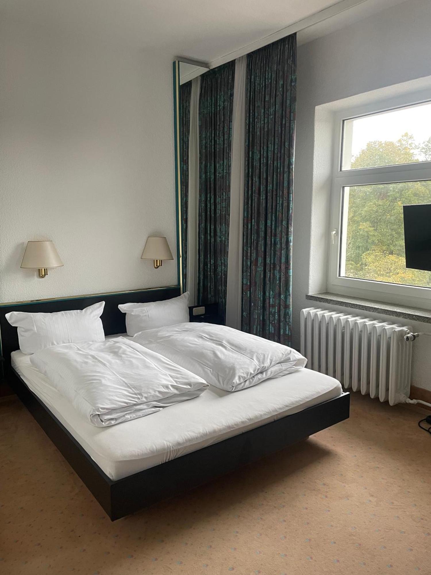 Hotel Bitterfelder Hof Extérieur photo