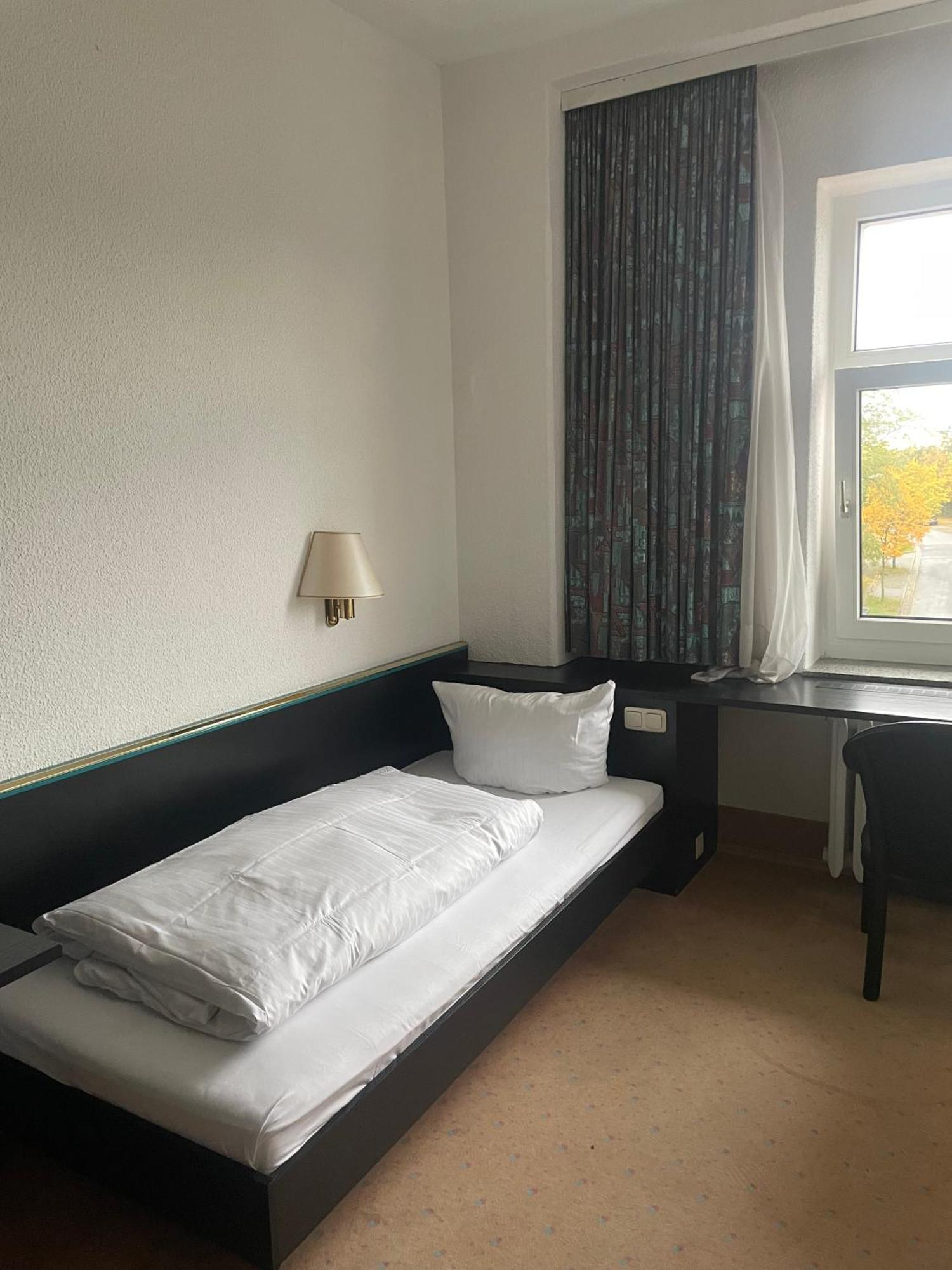Hotel Bitterfelder Hof Extérieur photo