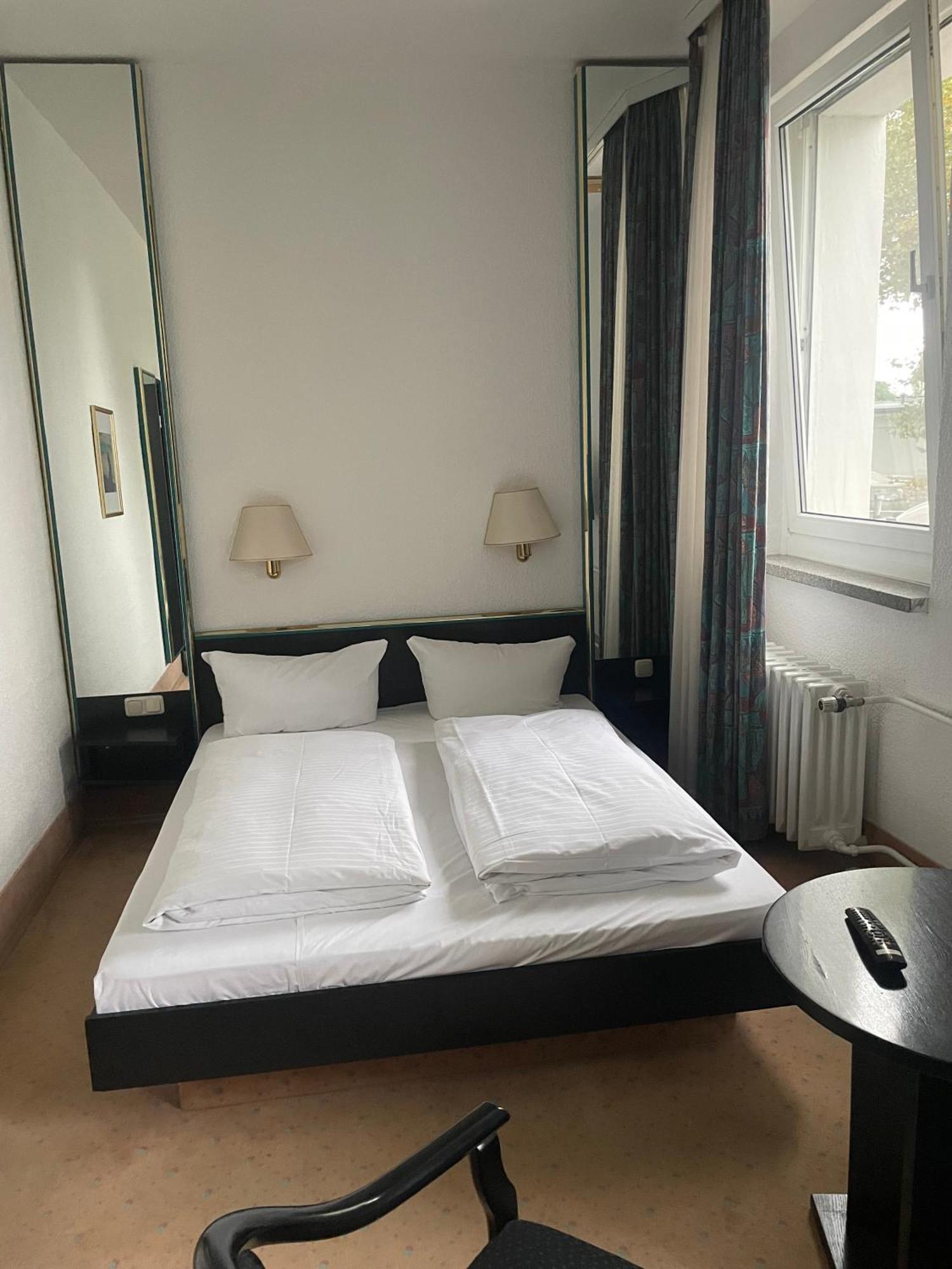 Hotel Bitterfelder Hof Extérieur photo