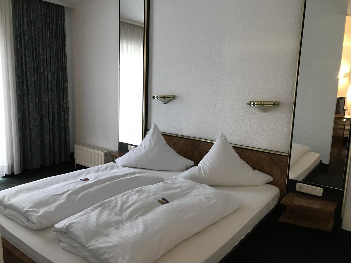 Hotel Bitterfelder Hof Extérieur photo