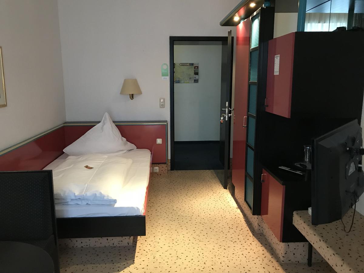 Hotel Bitterfelder Hof Extérieur photo
